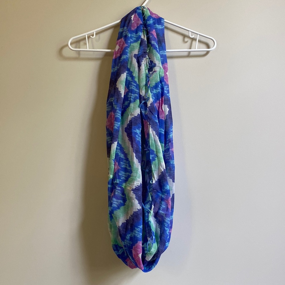 Infiniti scarf